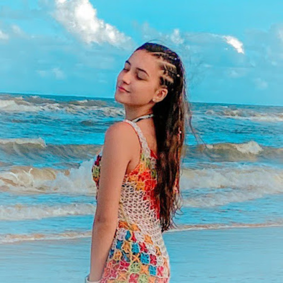 Meet your Posher, Larissa - Picture 1 of 1